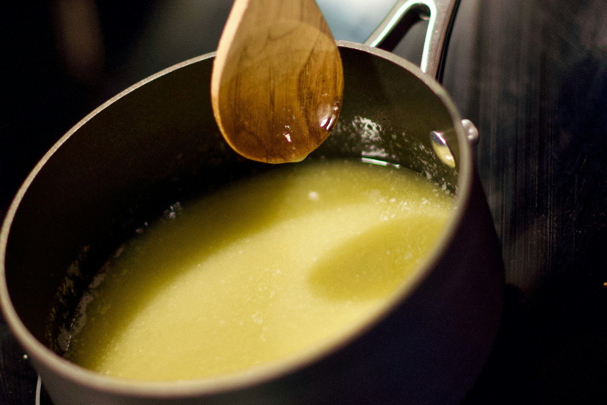 A pot of soup broth mixed with cornstarch. 